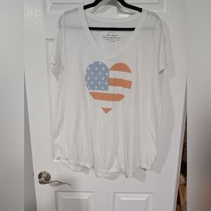 Torrid AMERICAN HEART V-NECK TEE in Size 2 (18/20)